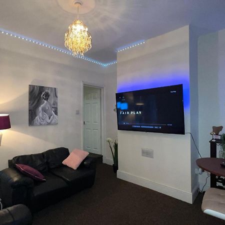 Lovely Room Within 5 Mins Walk To Stoke Train Station With Double And Single Room Екстериор снимка