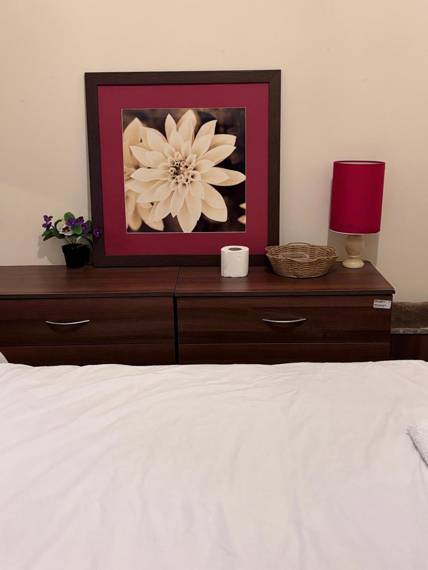 Lovely Room Within 5 Mins Walk To Stoke Train Station With Double And Single Room Екстериор снимка