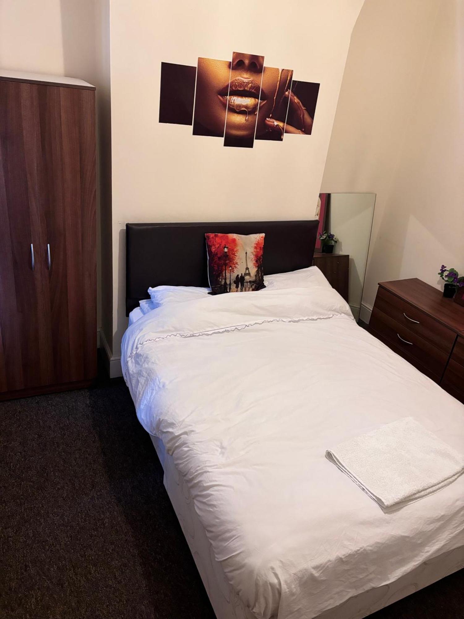 Lovely Room Within 5 Mins Walk To Stoke Train Station With Double And Single Room Екстериор снимка