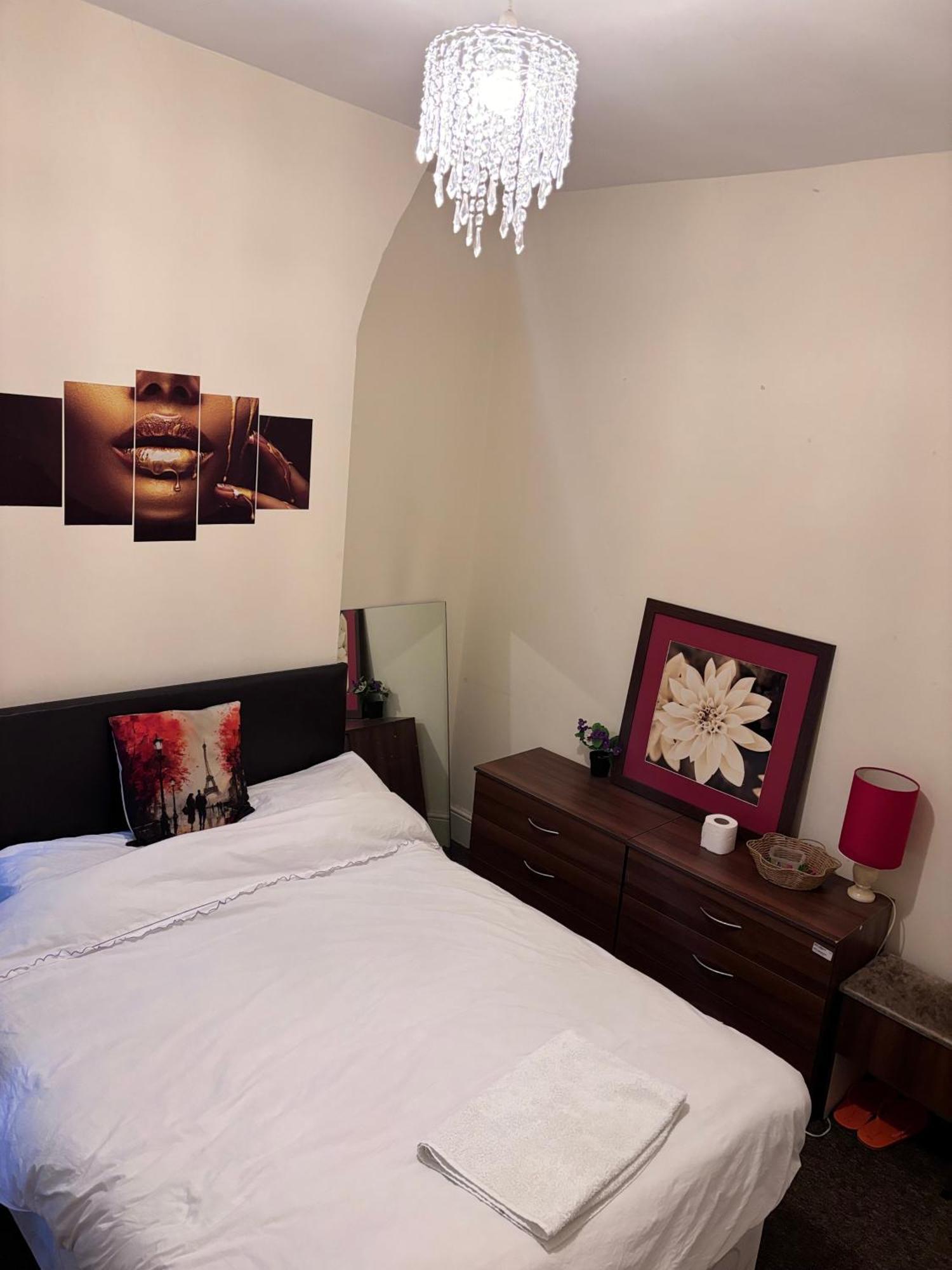 Lovely Room Within 5 Mins Walk To Stoke Train Station With Double And Single Room Екстериор снимка