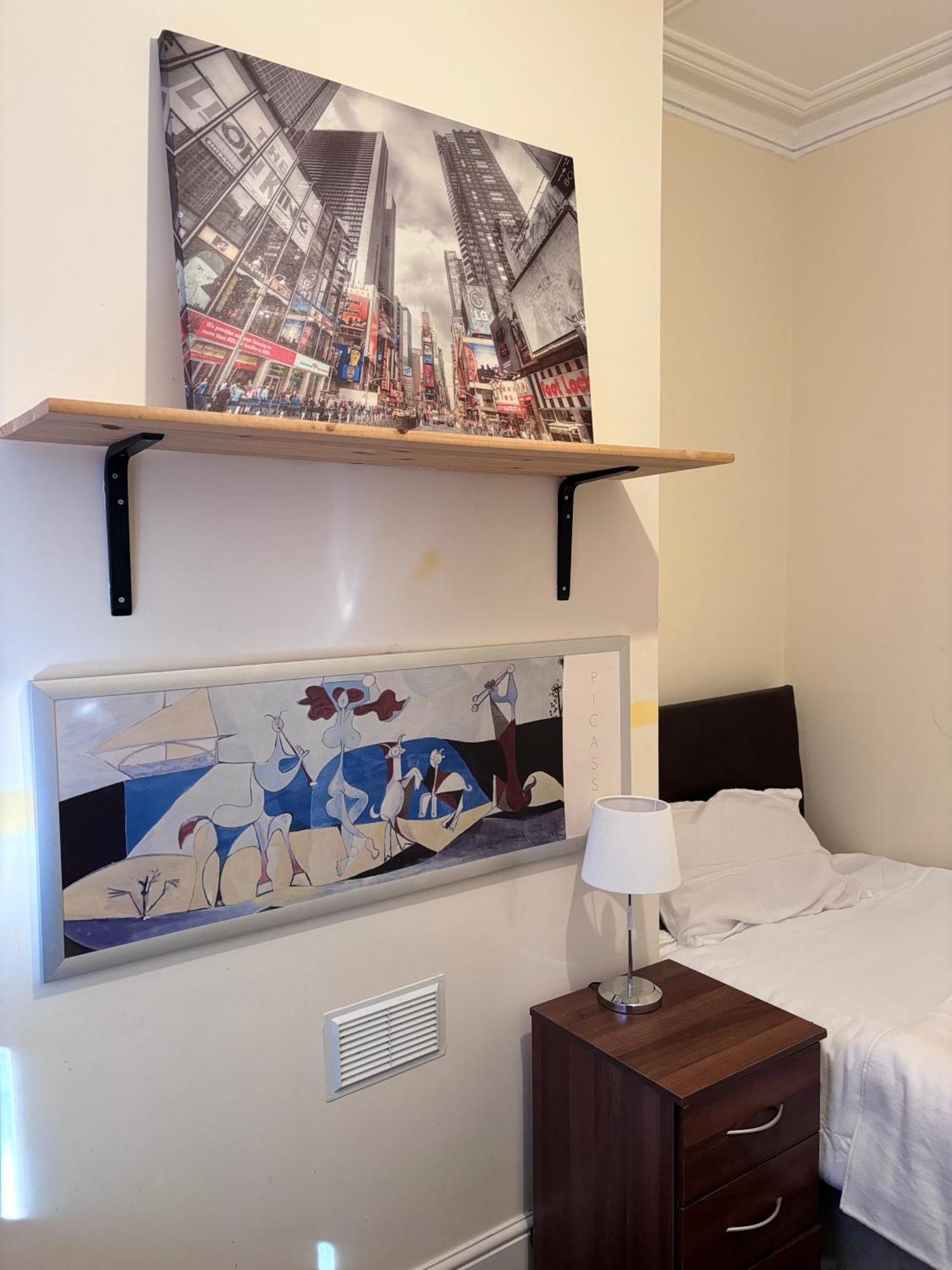 Lovely Room Within 5 Mins Walk To Stoke Train Station With Double And Single Room Екстериор снимка